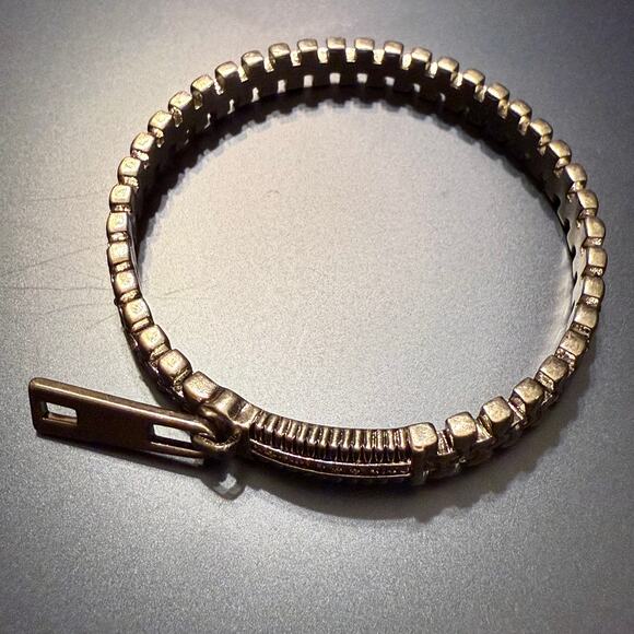 Jewelmint Retired Zipper Rhinestone Silver Tone Bangle - Picture 9 of 9